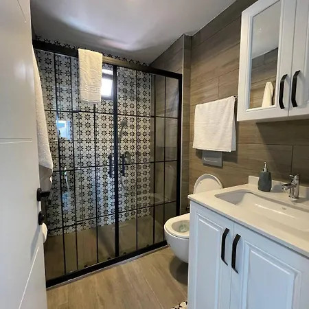 Zehra Boutique Homes, 300 Meters From The Sea 아파트 말마리스