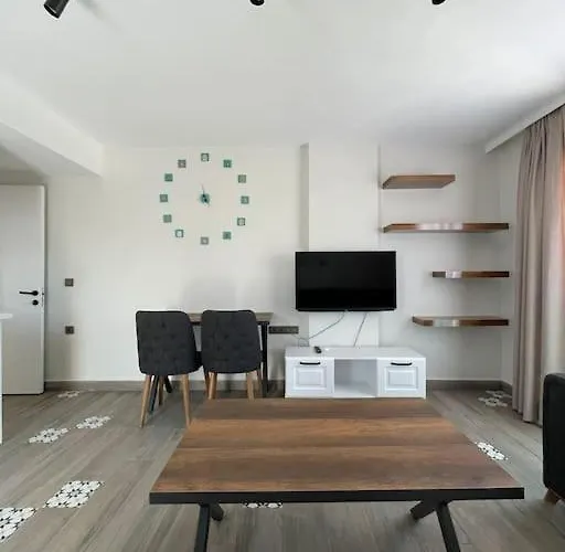 Zehra Boutique Homes, 300 Meters From The Sea アパート マルマリス